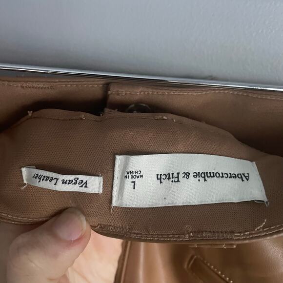 Abercrombie & Fitch Brown Vegan Leather Mocha Mousse Brown Shorts sz Large - Picture 4 of 7